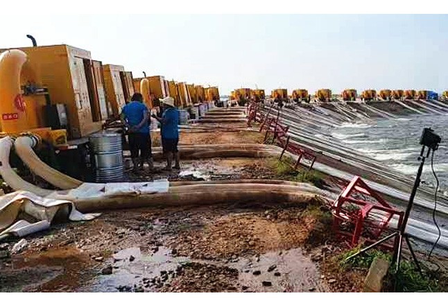 郑州安博(中国)排涝泵车在鄱阳湖抢险现场发挥重要作用
